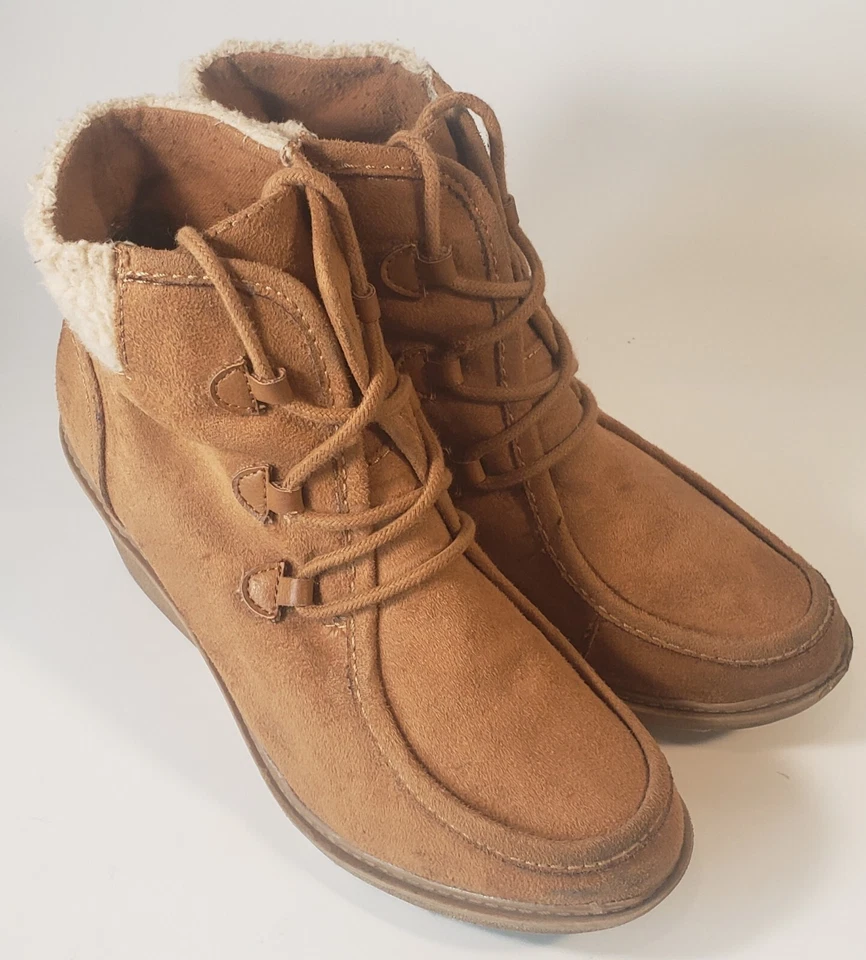 Botines de cuña Mad Love para mujer 6,5 botas de gamuza sintética tostadas/encaje con ribete de piel  Foto 2 de 4