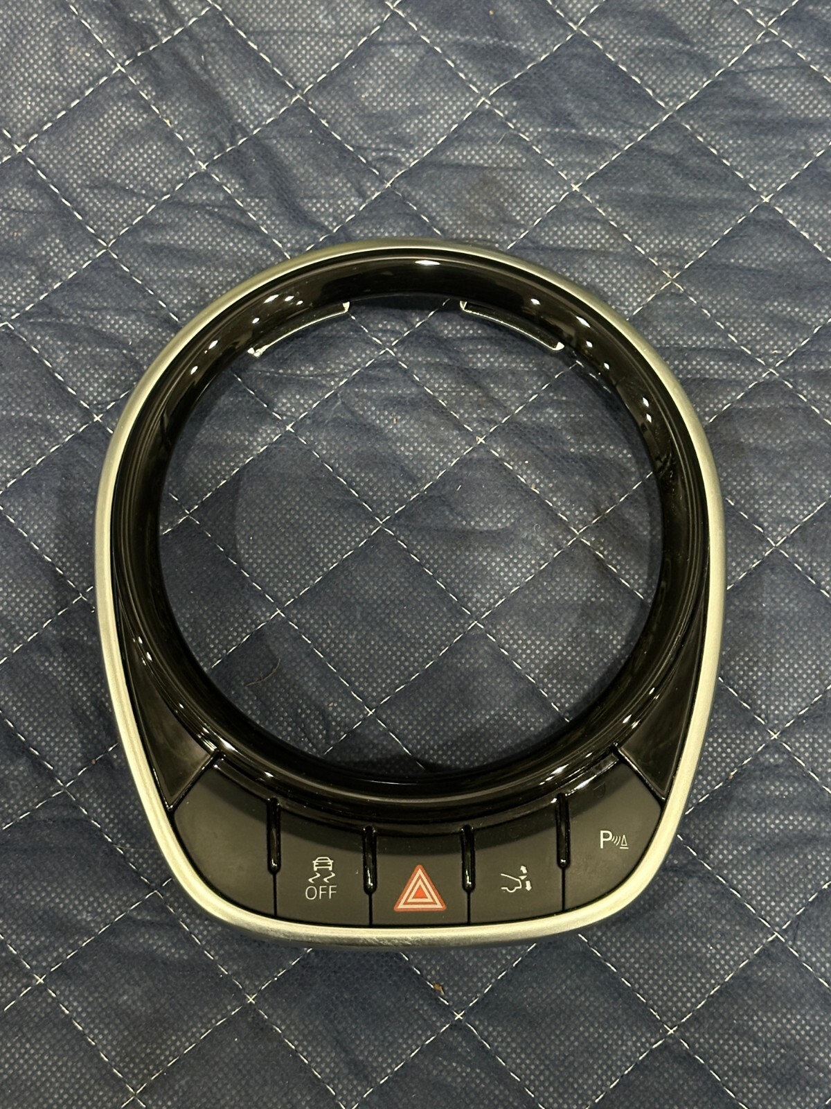2014 AUDI R8 SHIFTER SURROUND TRIM BEZEL OEM 420 863 278