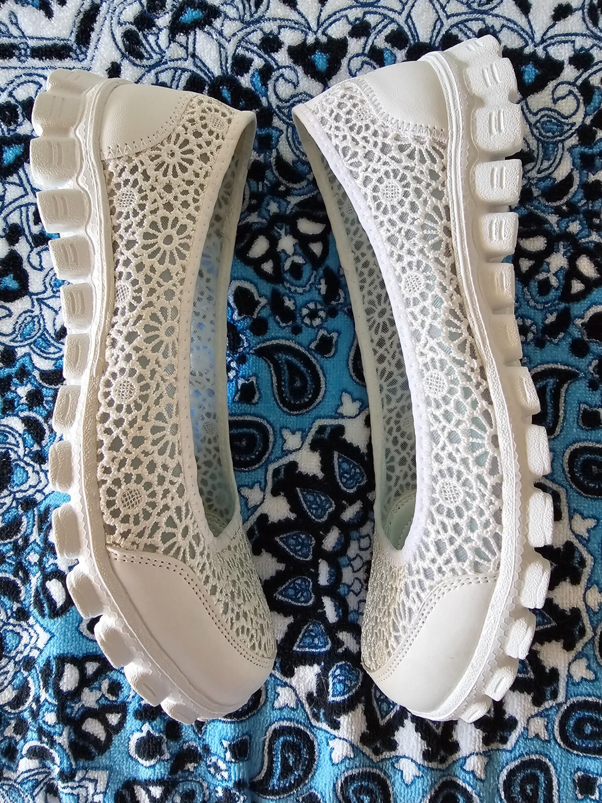 NEW w/o Box, White Skecher SlipOns with Leather Upper, Womens Size 8