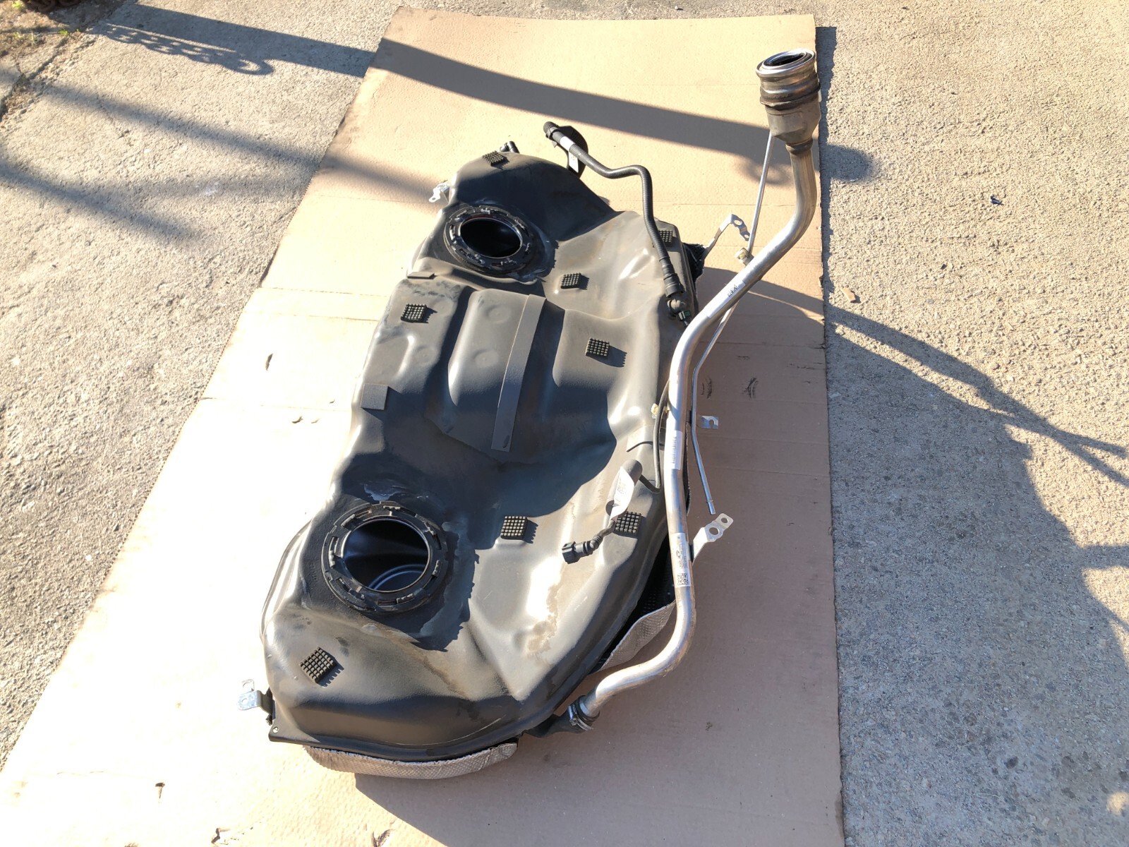 2017-2022 MASERATI LEVANTE FUEL GAS TANK RESERVOIR W/ FILLER NECK OEM.