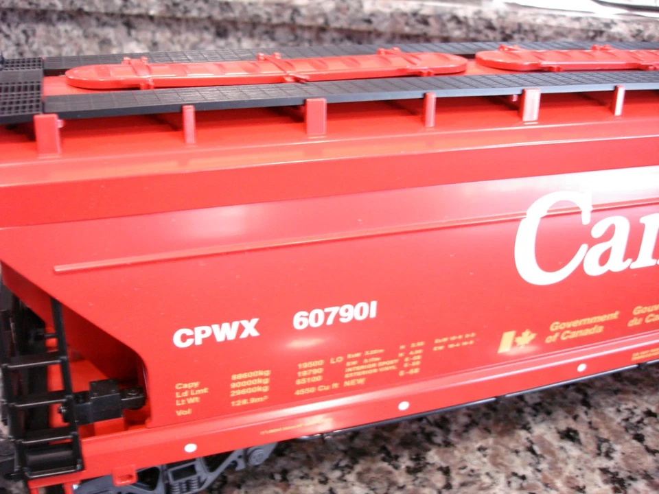 LGB G Gauge The Big Train 42820 Government Of Canada 3 Bay Hopper Freight Car - Image 3 of 4