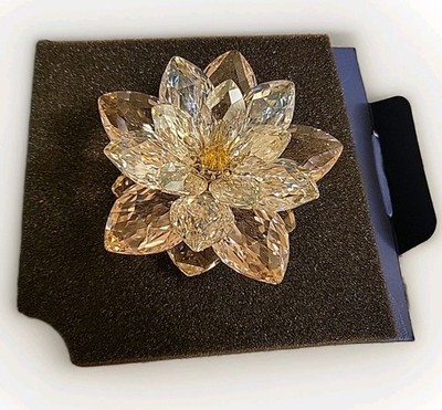 Swarovski Crystal Waterlily,  Rosaline 1141674 with original Box, Retired