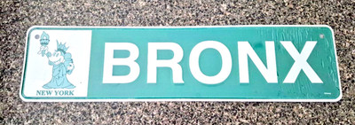 VINTAGE NY DISNEY STORE MICKEY MOUSE LIBERTY ''BRONX'' LICENSE PLATE-16'' X 4''- NEW
