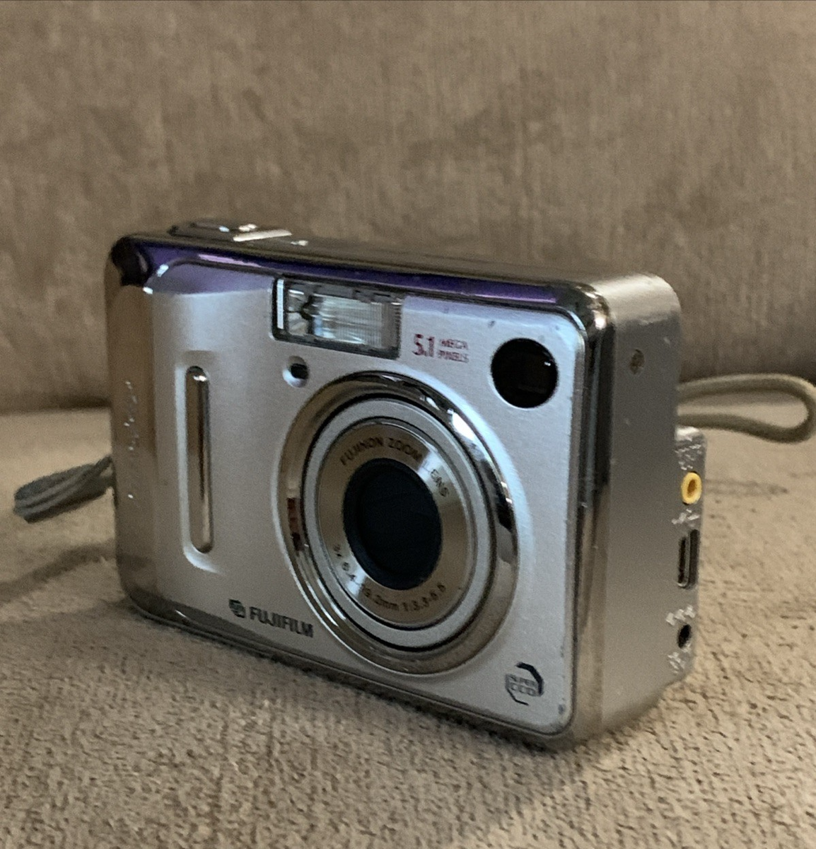 【人気】FUJIFILM FINEPIX A500コンデジカメラ女子オールド☆ Fujifilm FinePix A Series A500 5.1MP Digital Camera - Silver
