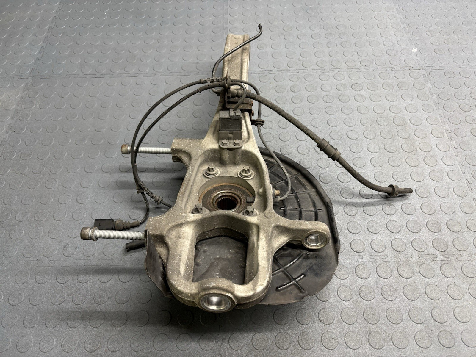 14-20 Maserati Ghibli M157 Front Right Wheel Spindle Knuckle Hub Bearing AWD OEM