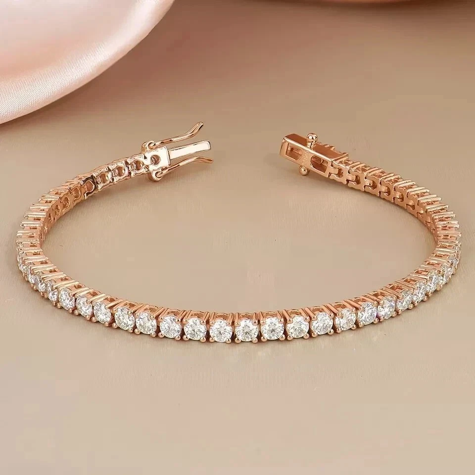 Brazalete de tenis para mujer enchapado en oro rosa de 14 quilates con diamantes simulados de corte redondo de 6 quilates Foto 2 de 4