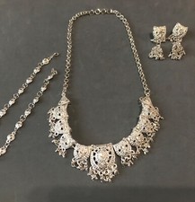 Indianerschmuck Set silberfarbene Halskette & Ohrringe sehr dekorativ nie getragen