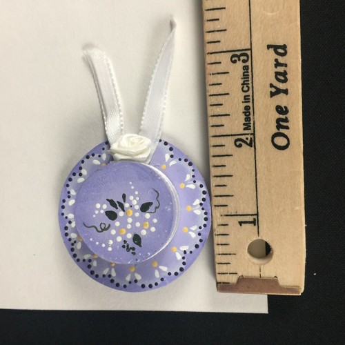 Brooch Fancy Purple Hat with White Flower Wooden Hand Painted Bar Back VTG Retro - Picture 5 of 5