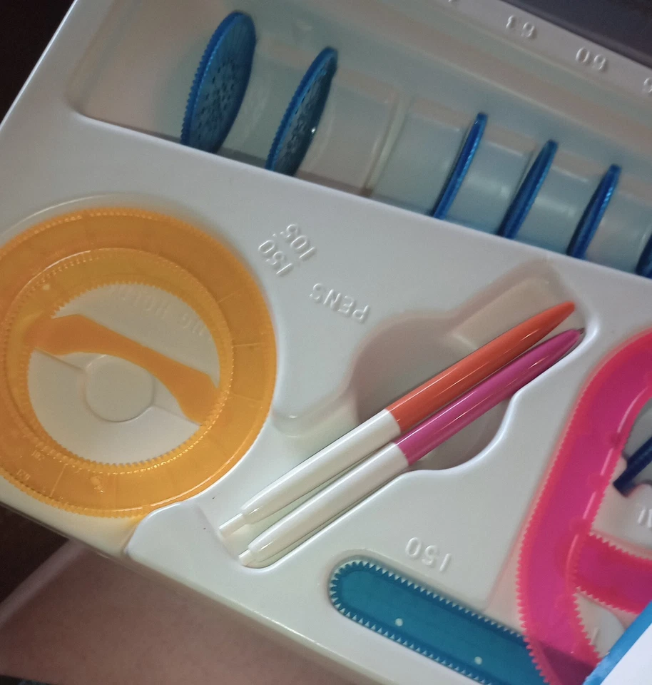 SPIROGRAPH Design Toy w/ Wheels & Gears Original Box w Tray Kenner 1986  - Image 3 of 4