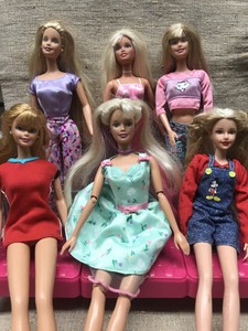 blonde and brunette barbie