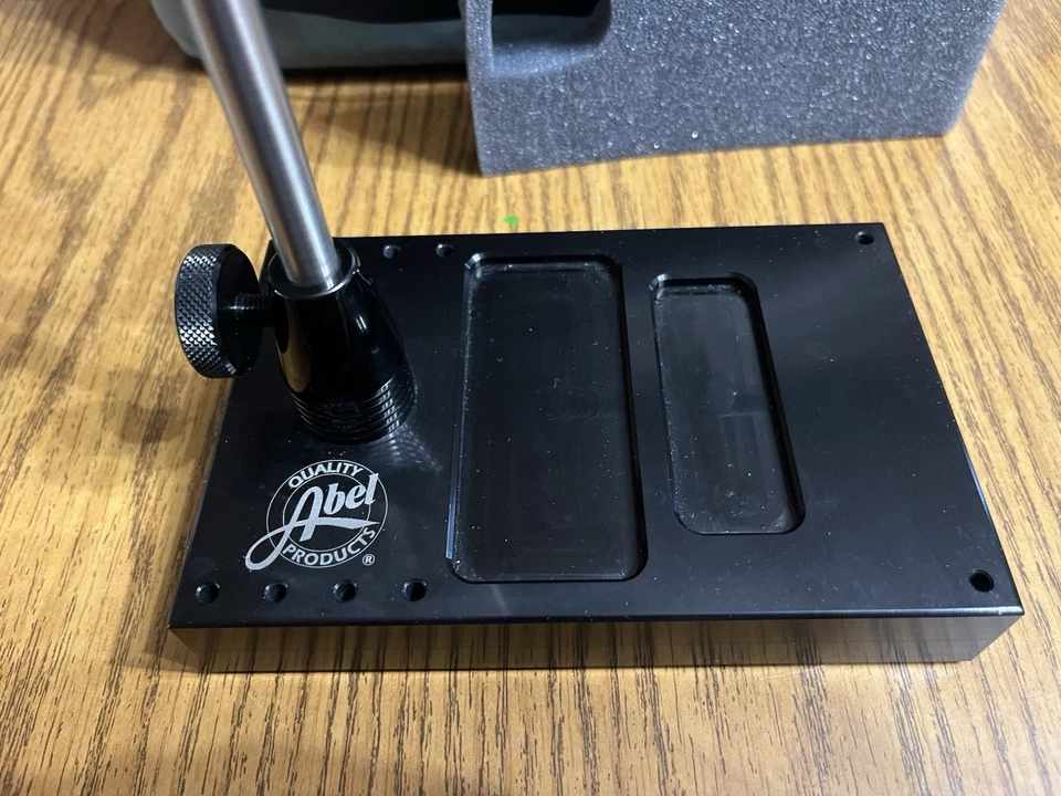 Tornillo para atar moscas Abel Supreme con estuche negro anodizado hecho en California Foto 2 de 4