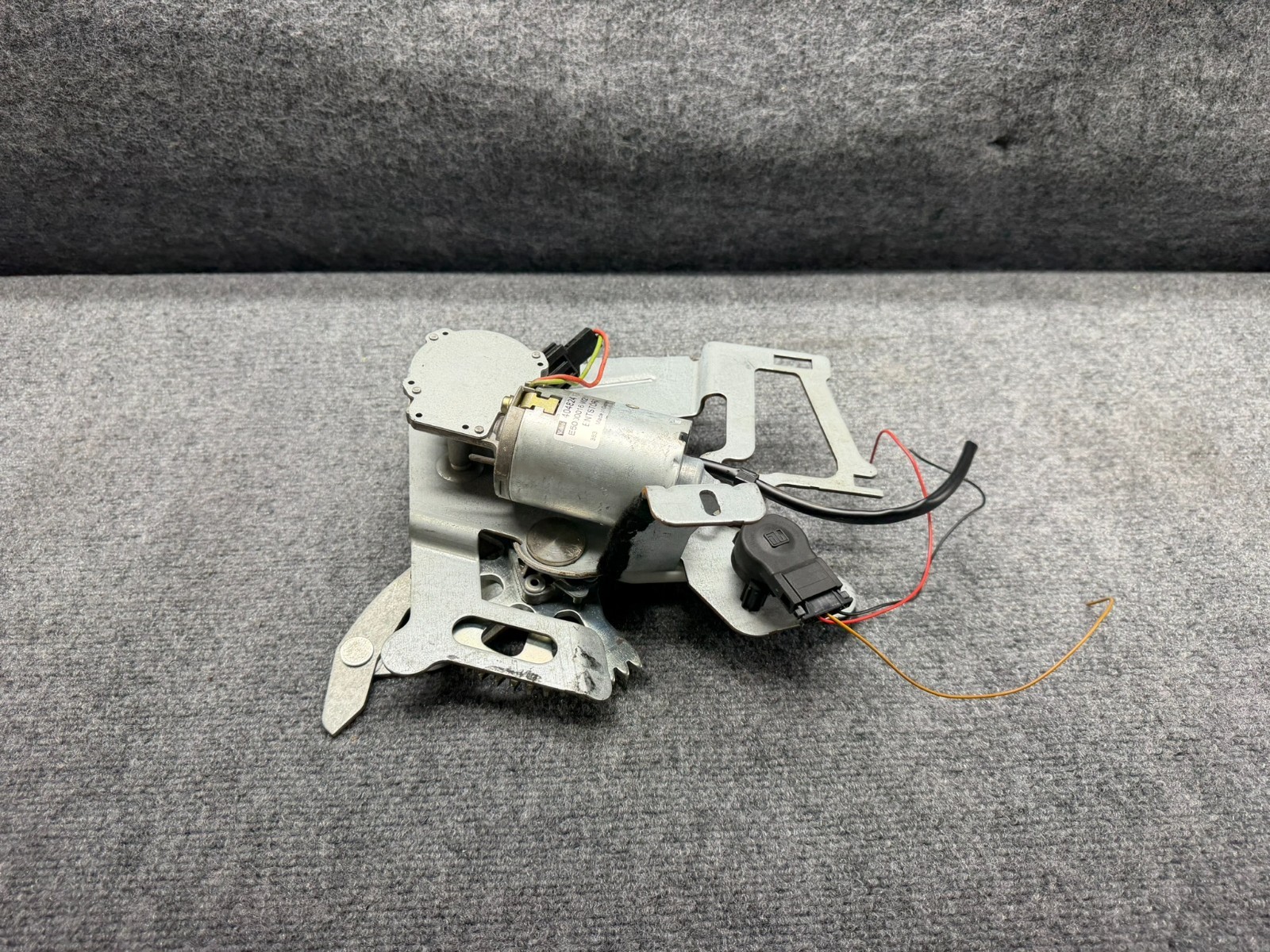 MERCEDES W211 E55 AMG E320 E350 E550 TRUNK LID POWER OPENER MOTOR MECHANISM OEM 