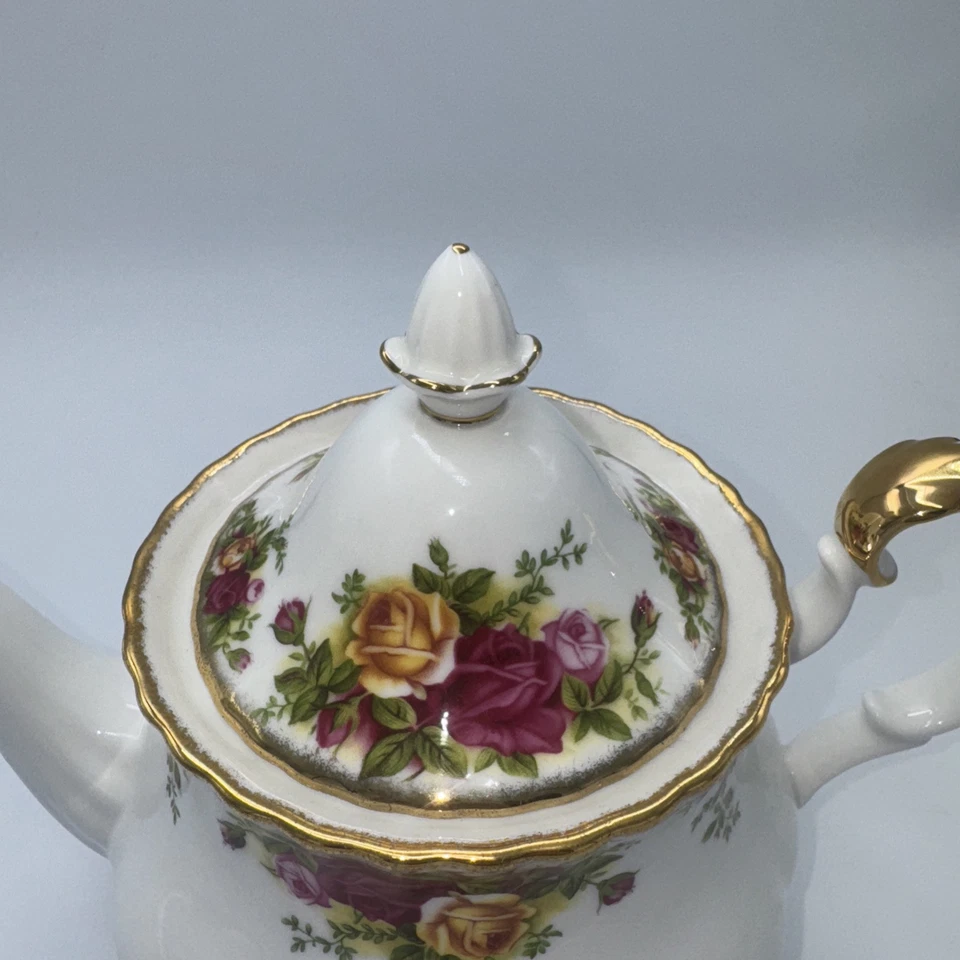 Tetera Royal Albert Old Country Roses Bone China Bridgerton Formal Floral Dorado Foto 4 de 4