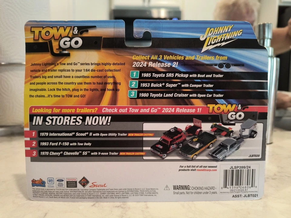 Johnny Lightning White Lighting 1980 Toyota Land Cruiser Flatbed Trailer Haulers - Image 4 of 4