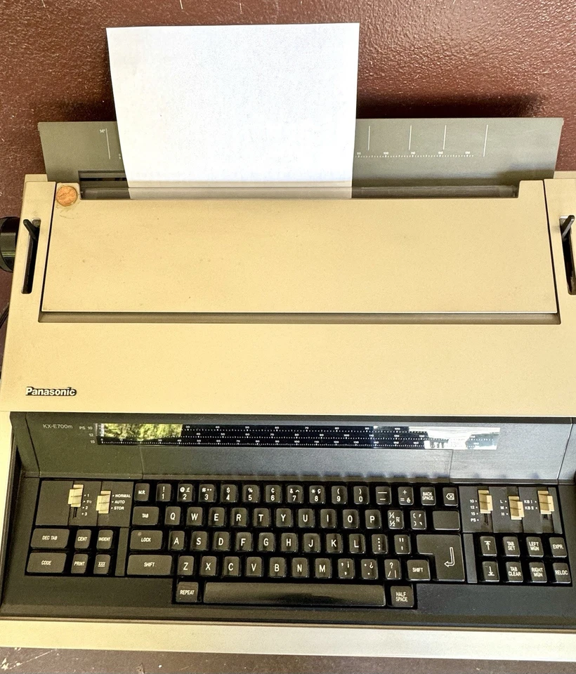 Máquina de escribir eléctrica Panasonic KX-E700m de colección procesador de textos probado funciona Foto 3 de 4