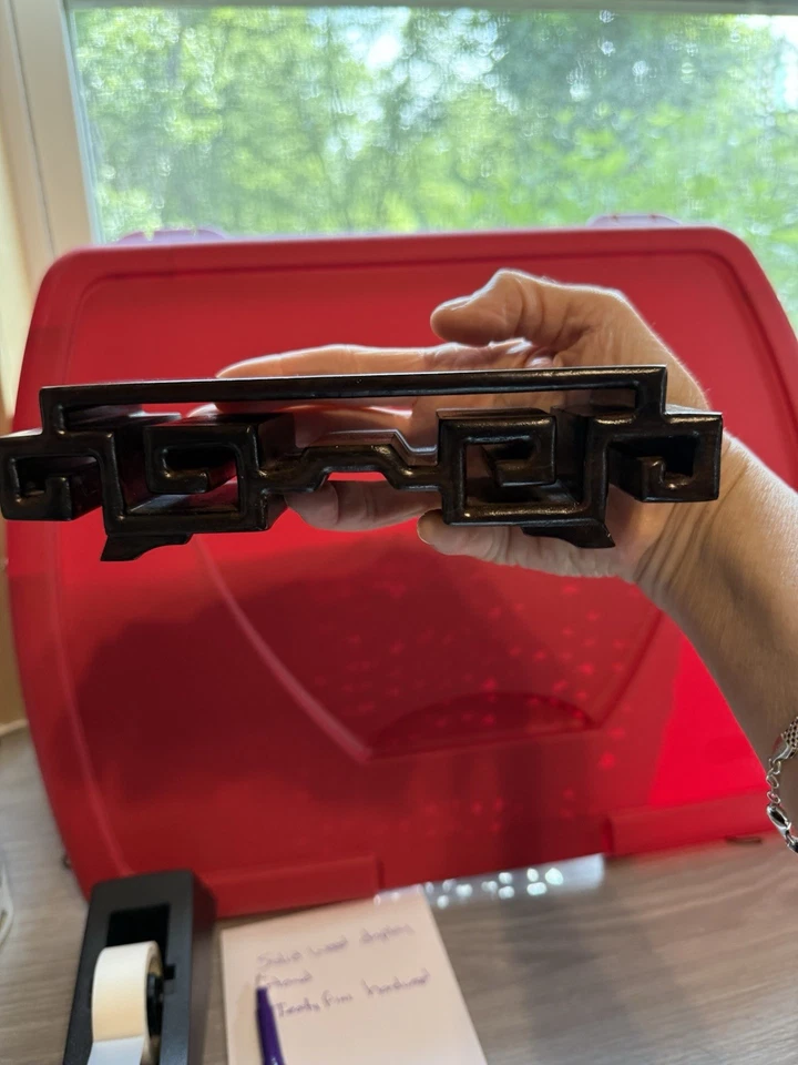 Expositor o mesa de centro de madera maciza para casa de muñecas, madera fina de teca. Foto 3 de 4