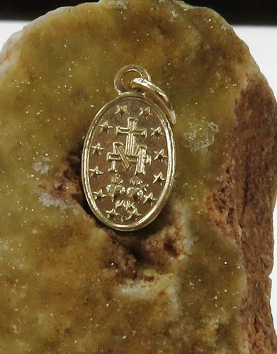 14K Yellow Gold Tiny Oval Virgin Mary Miraculous Medal Charm Necklace Pendant - Picture 12 of 12