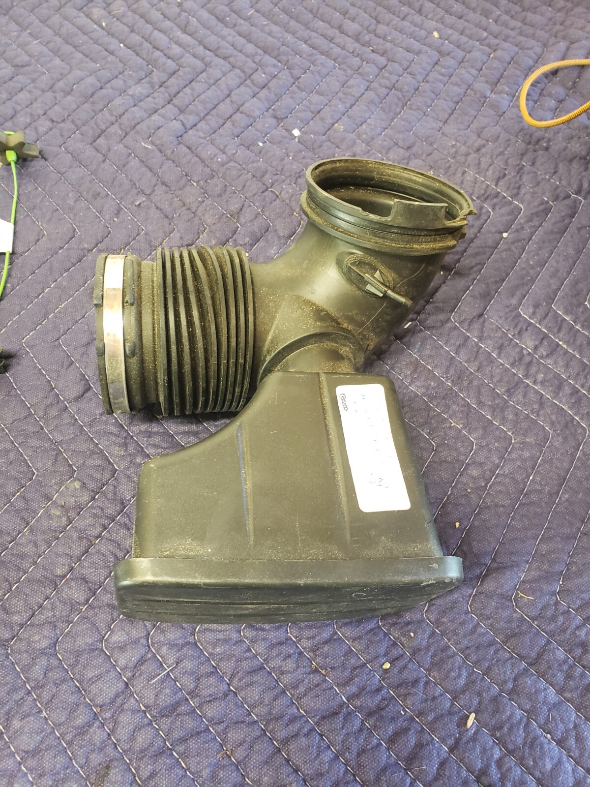 04-10 BMW E60 525i 530i 528i XI Air Intake Rubber Elbow Boot Resonator