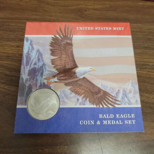2008 Bald Eagle Commemorative Coin & Medal Set - Picture 3 of 12