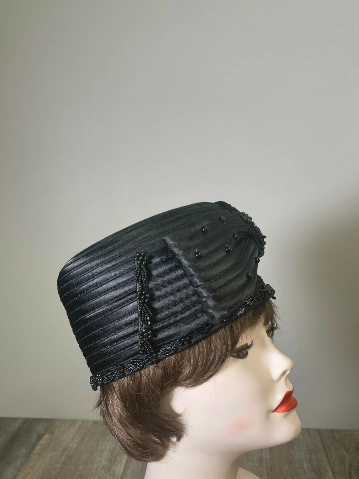 Vintage G.M.I. Sombrero estilo pastillero para mujer con lazo y adornos de cuentas Foto 3 de 4