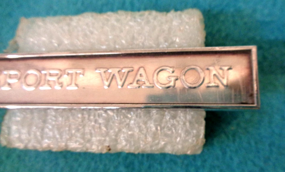 Era 1968-70 Plymouth Sport Satellite Wagon panel trasero "Sport Wagon" placa de identificación Foto 4 de 4