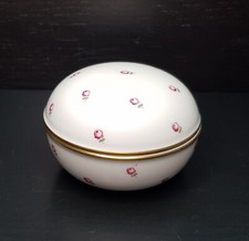 AUGARTEN WIEN AUSTRIA WHITE PORCELAIN CERAMIC FLORAL POWDER TRINKET BOX VINATGE