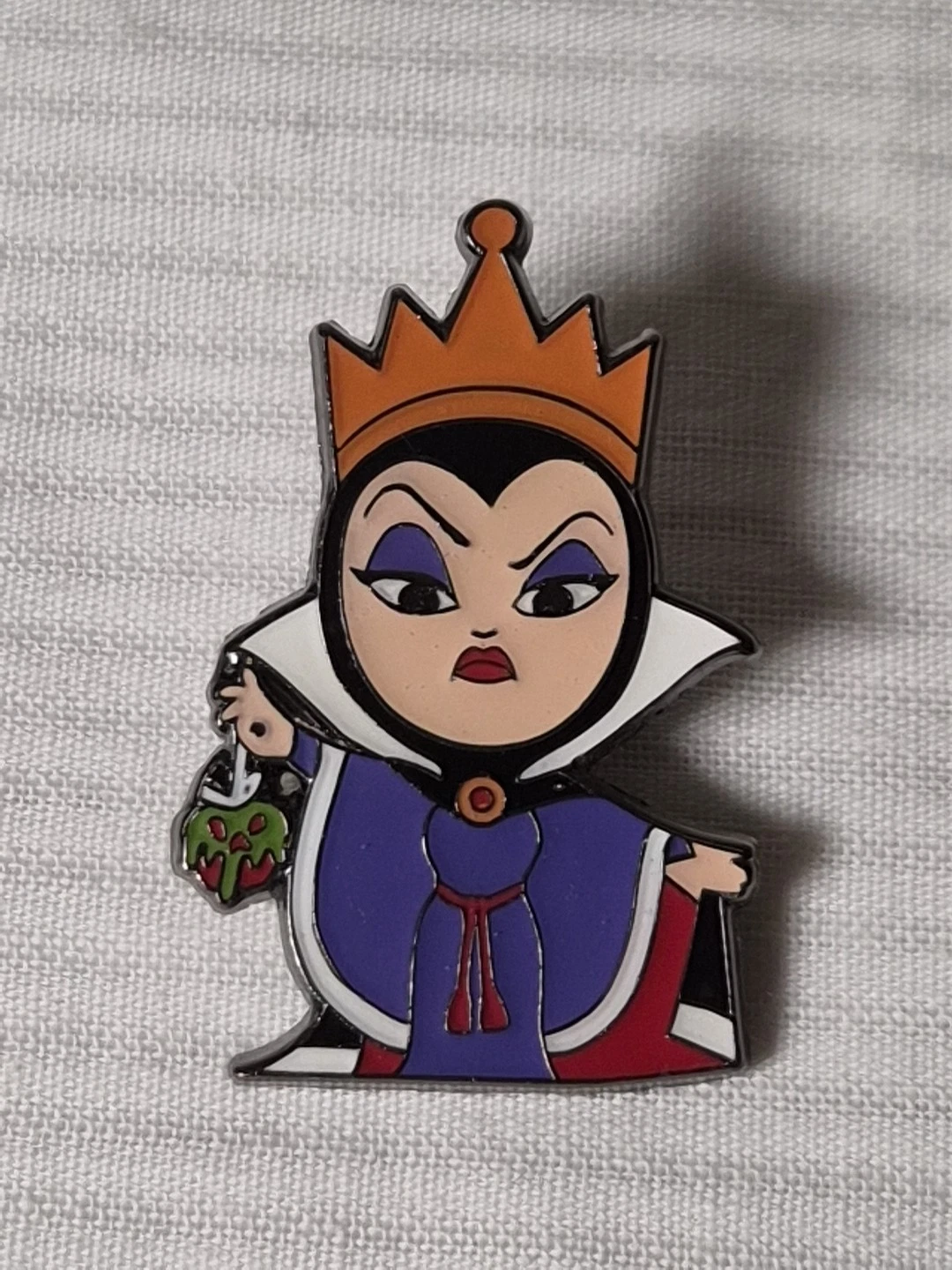 Disney 2022 Loungefly VILLAINS CHIBI Snow White EVIL QUEEN Lapel Hat Pin