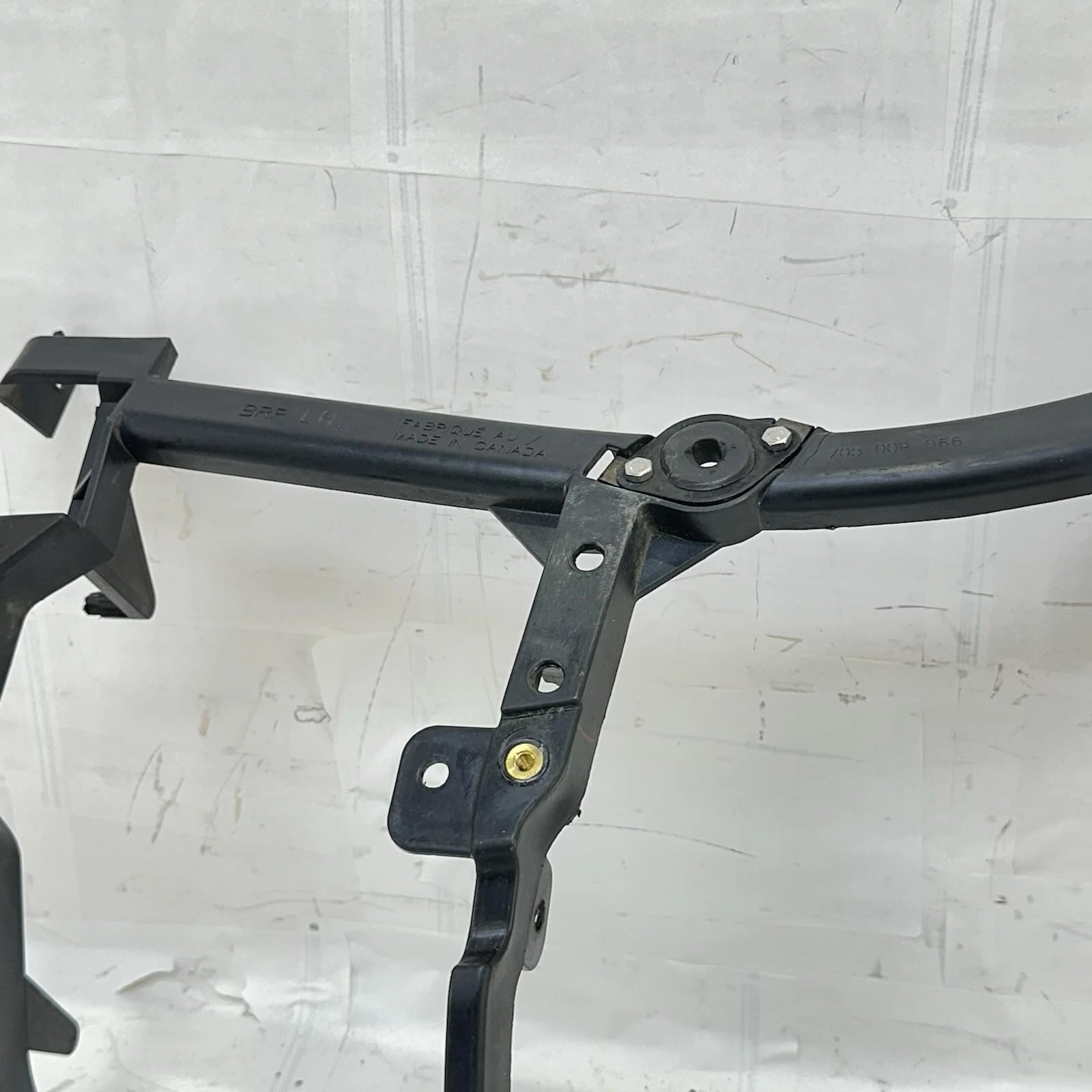 2016 CAN-AM Spyder RT Panel Lateral Derecho Delantero Soporte Base