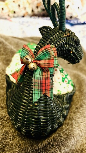 VTG Wicker Reindeer Basket W/ Homemade Granny Square - Holiday Decor - Picture 3 of 8