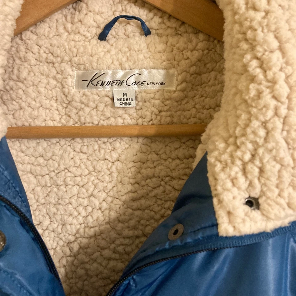 Chaqueta de invierno acolchada Kenneth Cole para mujer imitación piel de oveja forrada azul talla M nieve Foto 2 de 4