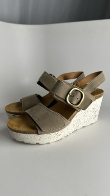 OTBT Peasant Wedge Sandal in GREIGE, Size 9