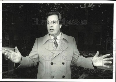 1989 Press Photo John Wesley Fletcher gestures after leaving Federal Courthouse