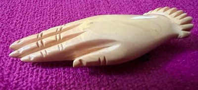 NICELY CARVED VINTAGE BUTTERSCOTCH BAKELITE HAND DRESS CLIP