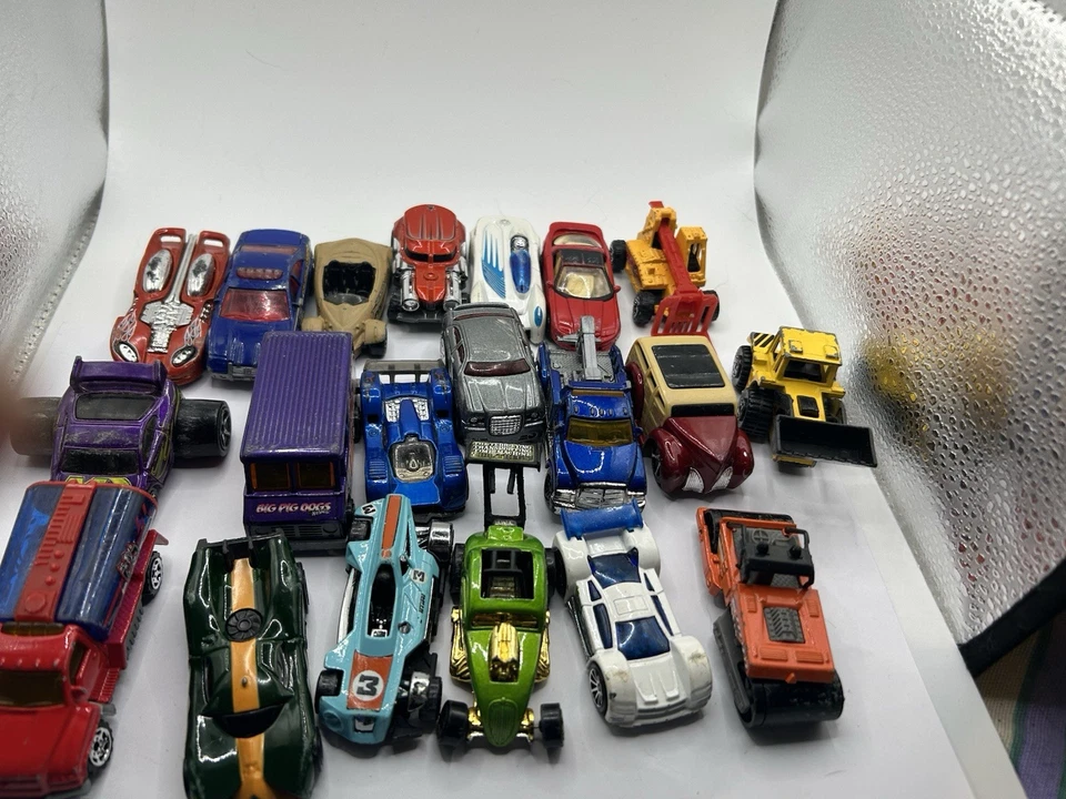 Hotwheels Matchbox 20 Piece Diecast Car Lot 1:64 - Image 3 of 4
