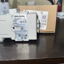 Allen-Bradley 100-C30EJ00. 3-Pole 24Dc