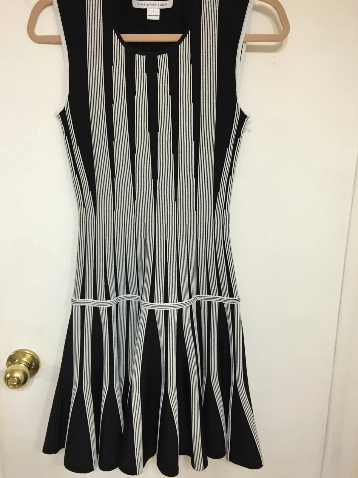 Abito multicolore Diane Von Furstenberg Celine aderente e svasato taglia P $475