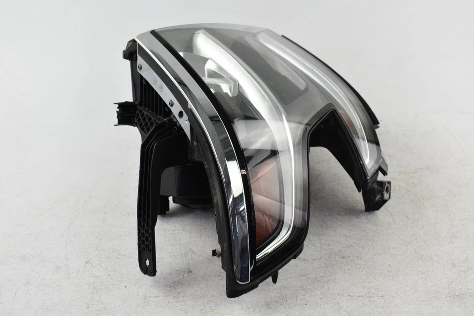 Conjunto de faros derechos usados se adapta a: Chevrolet Suburban 1500 2019 con opción HID T4F con Foto 3 de 4