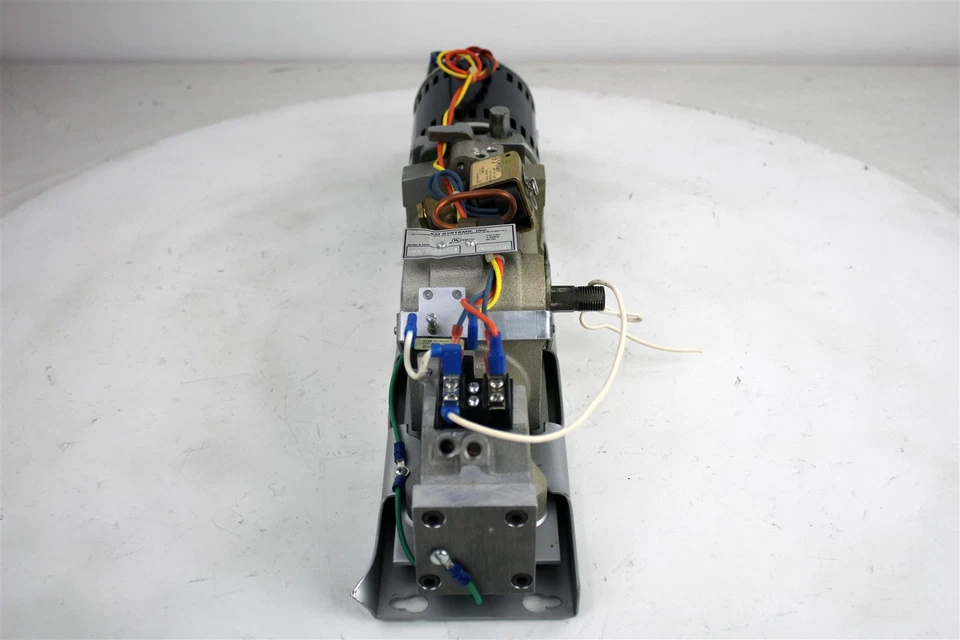 Motor manual y operador hidráulico de montaje en popa KM Systems TM8 2000 Foto 2 de 4