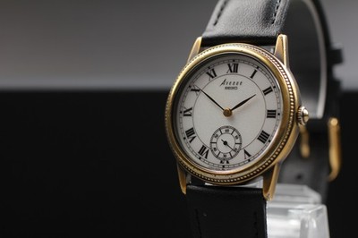Vintage 1989 Seiko Avenue 2K23-6090 Small Second Roman Quartz Mens