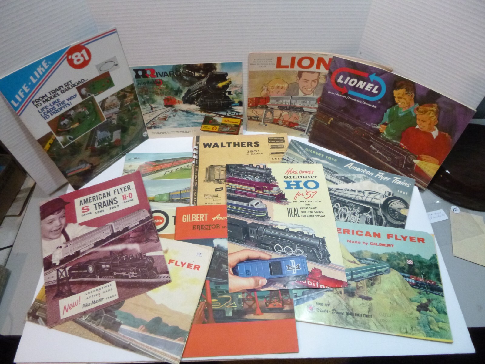 HUGE Lot of Vintage 195080s TOY TRAIN CATALOGS COX/LIONEL/AMERICAN