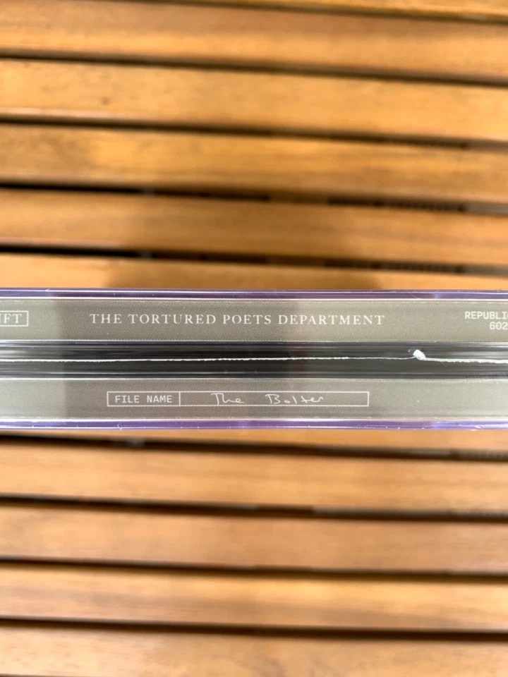 Tortured Poets Collector's Edition Deluxe CD  +Bonustrack „The Bolter“ - Bild 4 von 4