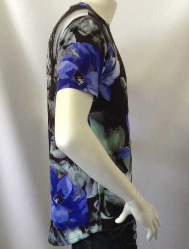 FOREVER 21 Men's T-shirt - Black -Blue Flowers - Fashion -21 Men- SUMMER SALE - Picture 5 of 7