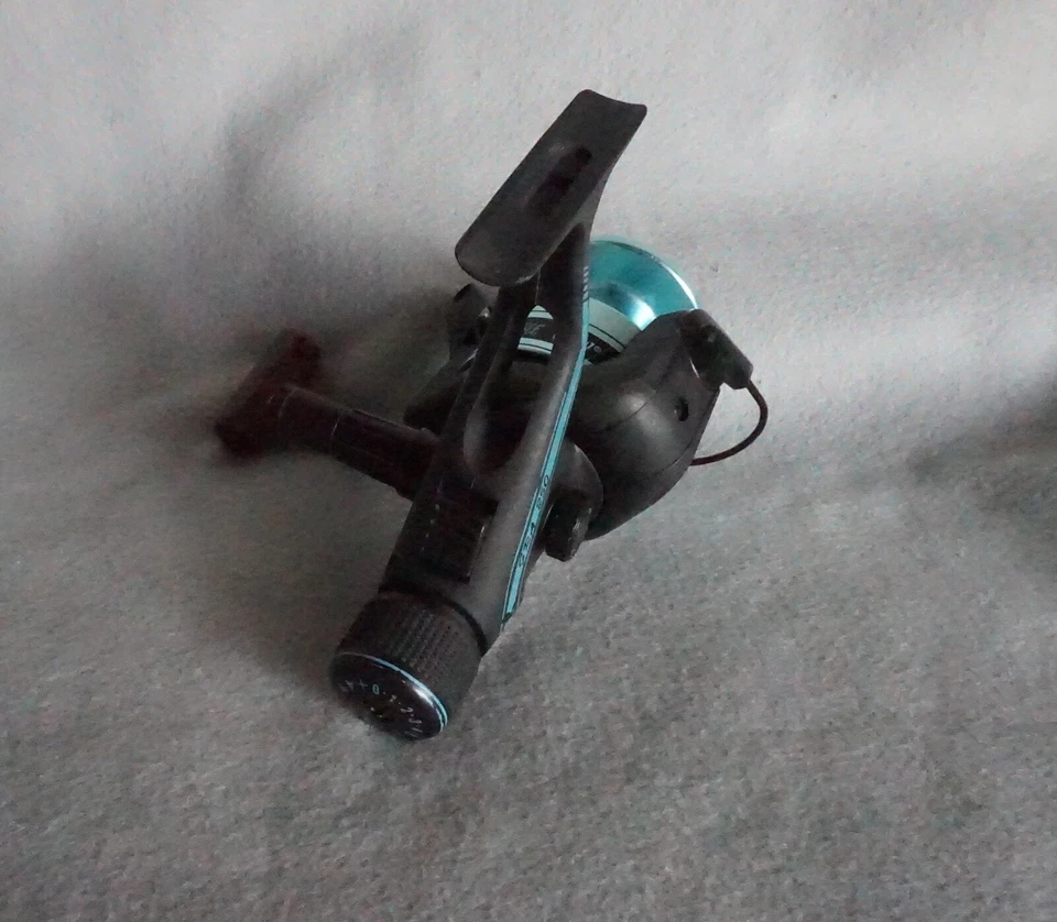 Carrete giratorio Eagle Claw GRA 250 acción media DEBE VERSE Foto 3 de 4