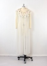 1950s White Floral Embroidered Petal Collar Nylon Nightgown Robe Peignoir Set