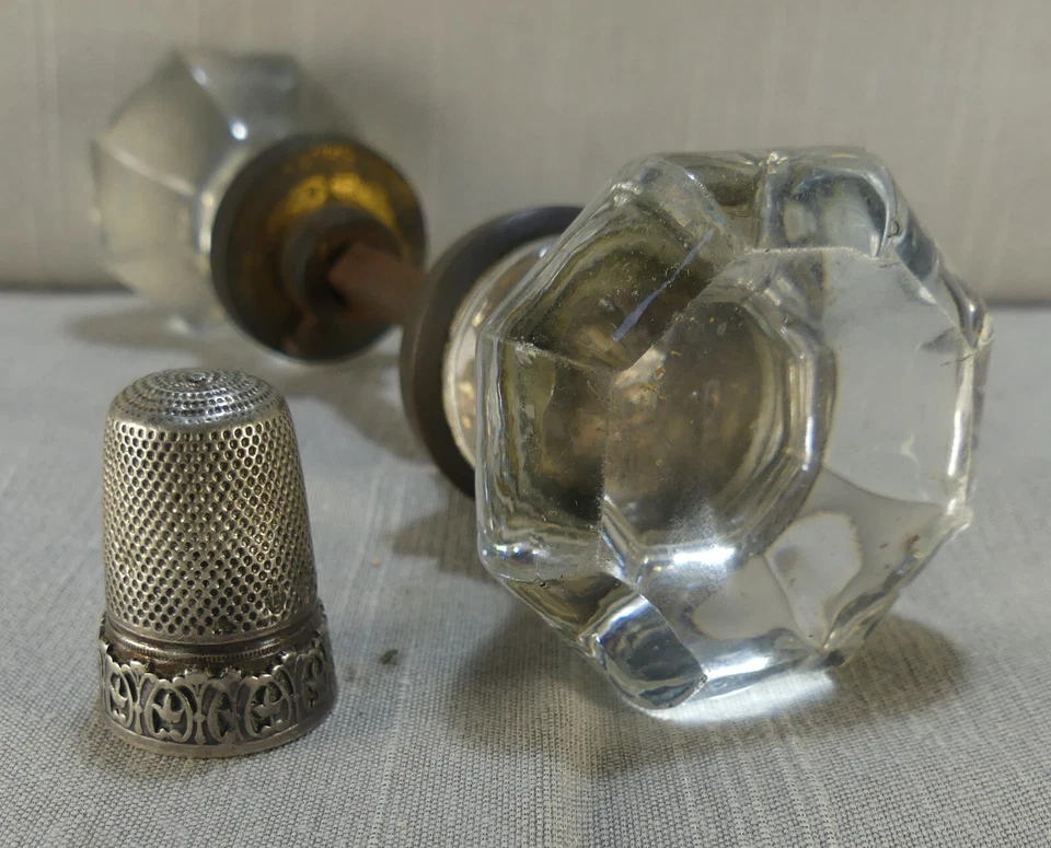 Paire de Poignées de Porte ancienne en verre XIX ème 4,5cm diam carré 5mm XIX ém - Photo 4/4