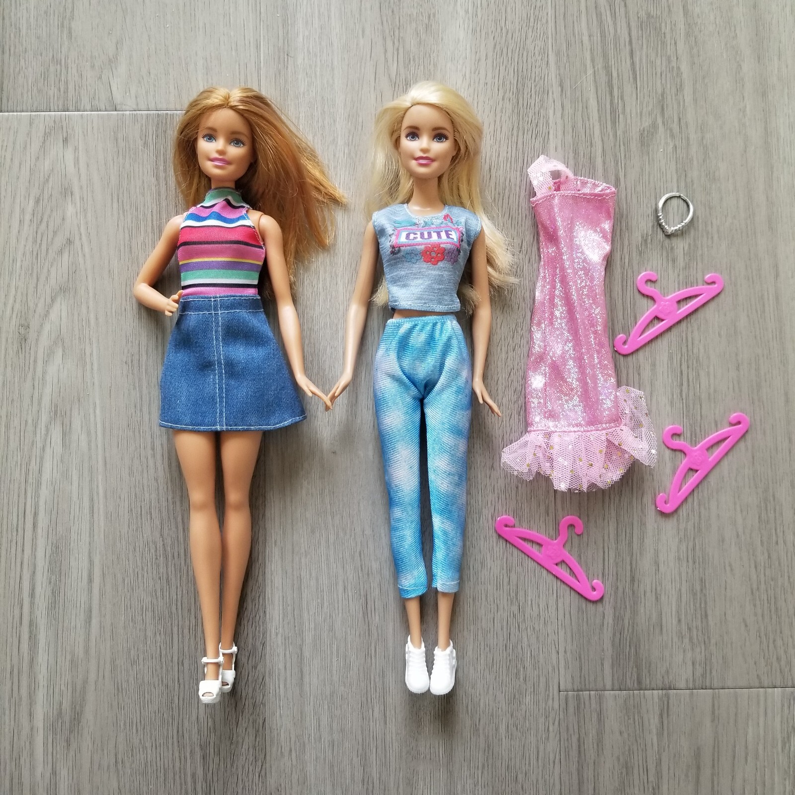 Lotto Bambole Barbie (2) con Vestiti Scarpe Accessori Vestiti Extra Tema Denim Casual