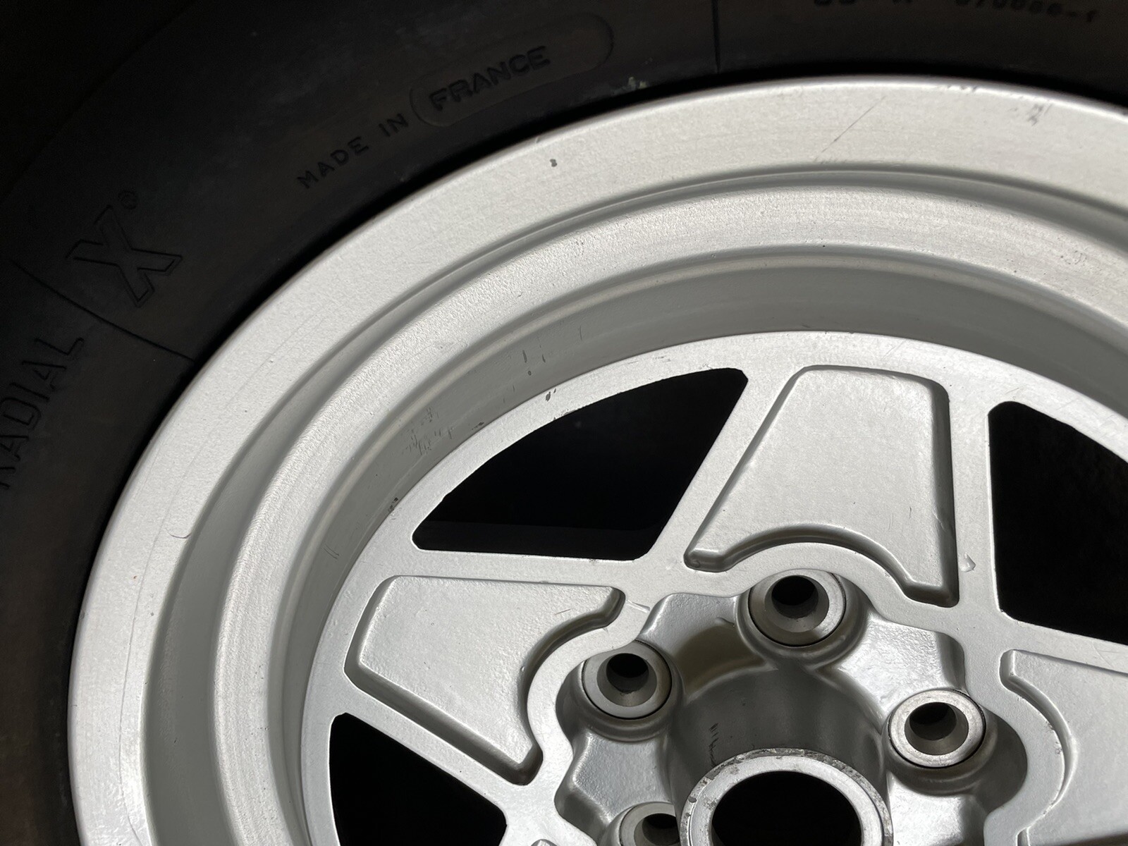 Ferrari 308 GTSi Wheel and Tire Combo 117000 TRX Metric Tire