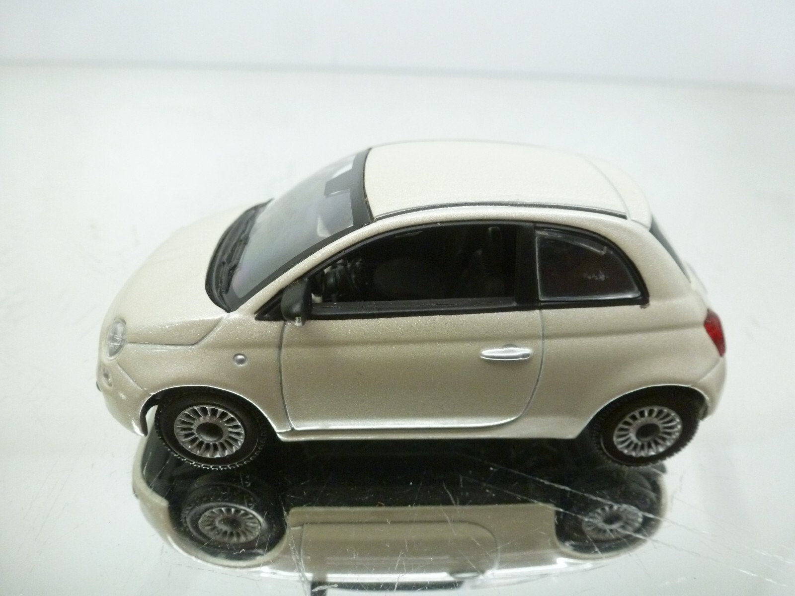 Foto 4 van NOREV FIAT 500 - PEARL WHITE  1:43 - GOOD CONDITION - 215