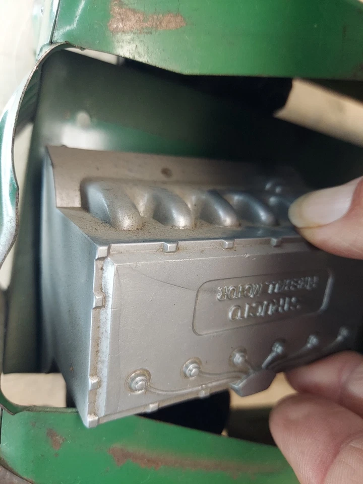 Vintage Structo Flatbed Tow Truck With Winch Green - Image 3 of 4