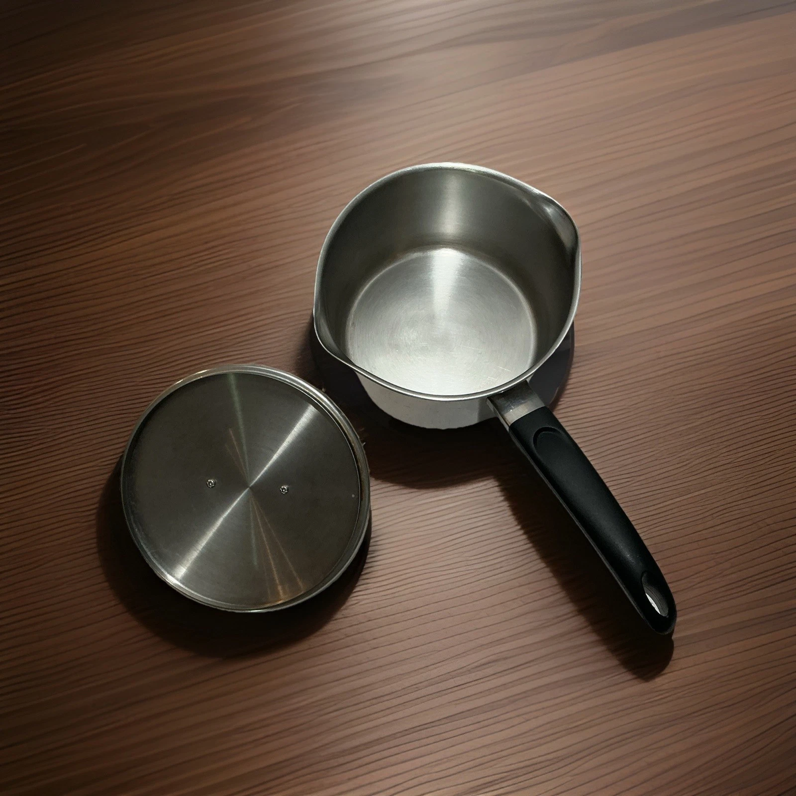 Revere Ware 1801 2.5 Qt Sauce Pan With Duel Pour Spouts Vented Lid USA Vintage
Opens in a new window